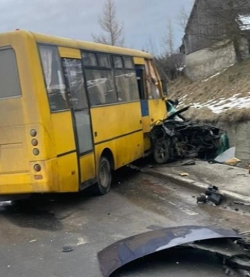 Смертельное ДТП во Львовской области: автобус раздавил легковушку