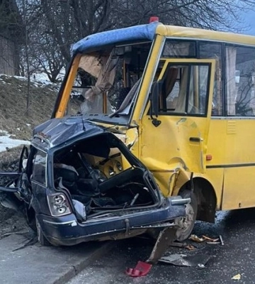 У ДТП на Львівщині загинули четверо людей: зіткнулися автобус та легковик (ФОТО)