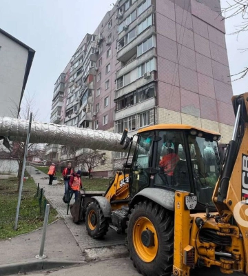 У Дніпрі ліквідовують наслідки атаки дронами
