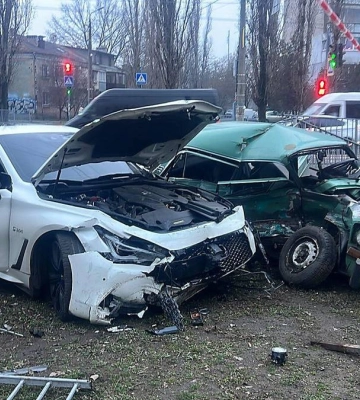 Смертельна ДТП з Infiniti у Миколаєві потрапила на камери відеоспостереження