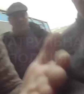 В Одессе водитель автобуса "спасал" военнообязанного от полиции: видео стычки