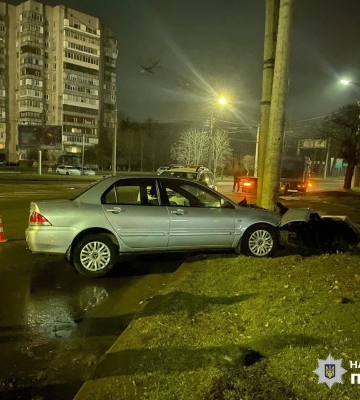 У Черкасах водій не впорався з керуванням: постраждали троє пасажирів (ФОТО)