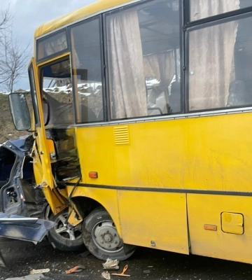 У ДТП на Львівщині загинули четверо людей: зіткнулися автобус та легковик (ФОТО)