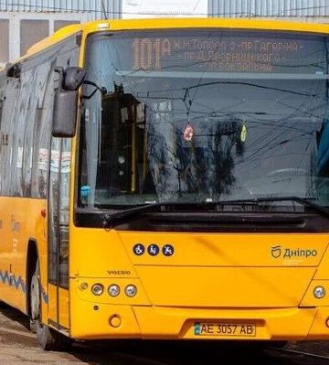 У Дніпрі змінюють кінцеві зупинки: як їздитимуть автобуси та трамваї