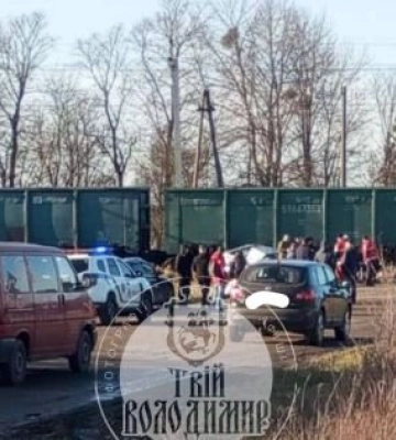 На Волині легковик влетів під потяг
