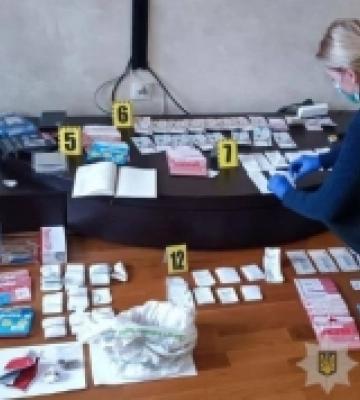 Волинські поліцейські ліквідували канал збуту метадону по Україні: троє затримали, вилучили наркотиків на майже мільйон гривень