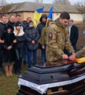 На Волині провели в останню дорогу воїна Віталія Шарапановського