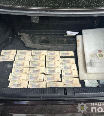 Продавали успішну здачу іспитів: у Києві та на Одещині викрито схеми, у яких ділки &quot;торгували впливом&quot; у Сервісних центрах МВС, - ДВБ Нацполіції. ФОТОрепортаж