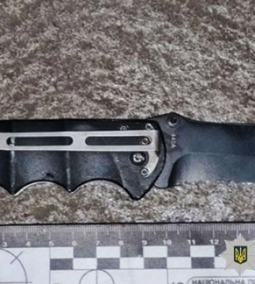 У Києві затримали чоловіка, який ударив ножем незнайомця у магазині