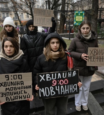 Оголошення у транспорті й пауза на роботі: у Києві розробили рекомендації щодо хвилини мовчання