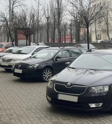 Інспектори показали, який вигляд має бульвар Шевченка у Києві без стихійної парковки