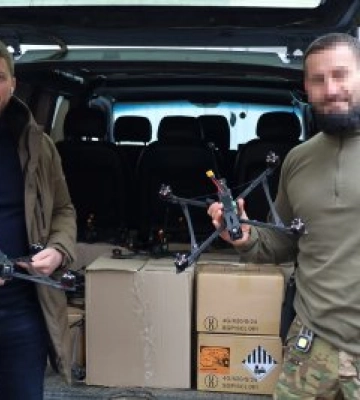 Громада Миколаєва передала військовим чергову партію дронів