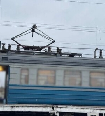 На Київщині 14-річний підліток виліз на дах потяга та зазнав ураження струмом, - поліція. ФОТО