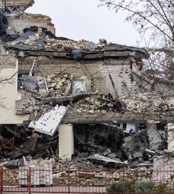 Який вигляд має один із мікрорайонів Херсона після обстрілів. ФОТО