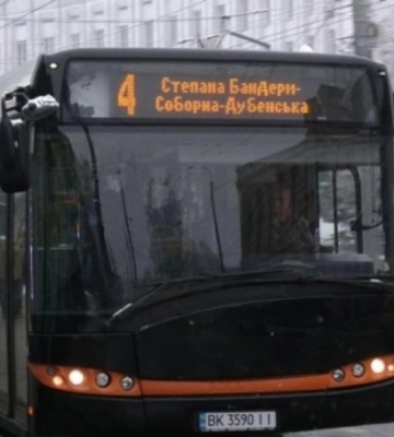 У Рівному п’яний врізався у тролейбуса та паркан