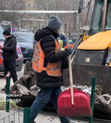 У Дніпрі внаслідок нічної атаки дронів пошкоджені дев’ять багатоповерхівок