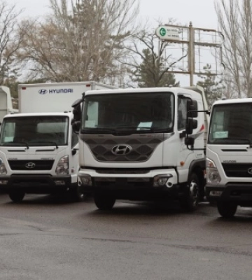Миколаївщина отримала три сучасні самоскиди та вантажний фургон від партнерів з Республіки Кореї