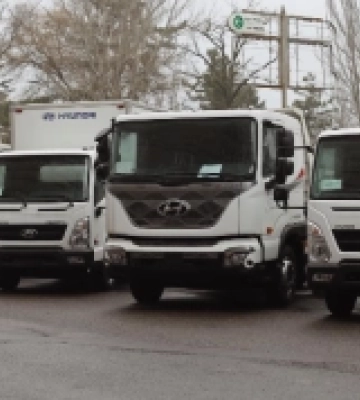 Миколаївщина отримала три сучасні самоскиди та вантажний фургон від партнерів з Республіки Кореї