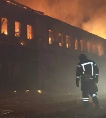 У Харкові – масштабна пожежа після ворожого прильоту