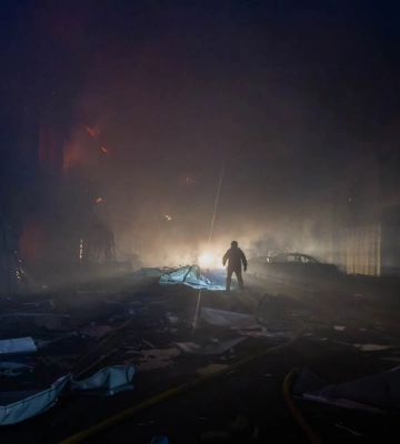 Харківські надзвичайники гасять спричинену російським БпЛА пожежу 