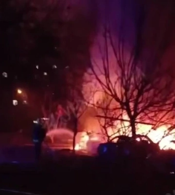 У Чернігові уламки БПЛА впали на два приватні будинки, спалахнула пожежа — МВА