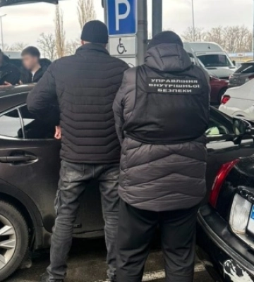 «Торгували впливом» у сервісних центрах МВС: ділкам з Києва та Одещини оголосили підозри