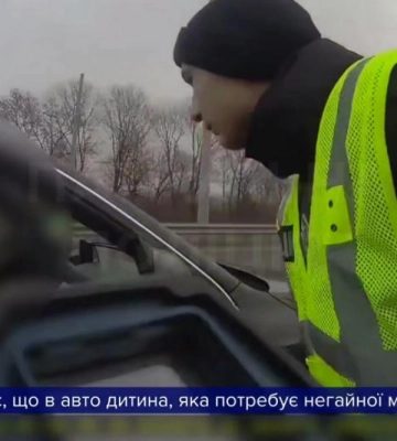 Рівненські патрульні супроводили до лікарні автомобіль із дитиною