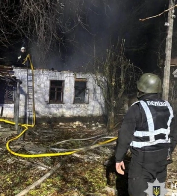 Палали будинки та музей ретро-автомобілів. Перші фото наслідків атаки РФ по Київщині