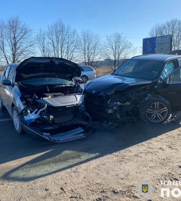 Біля Львова не розминулися дві автівки