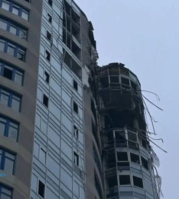 Российские дроны атаковали Одессу: есть попадания в высотку и сожженные автомобили