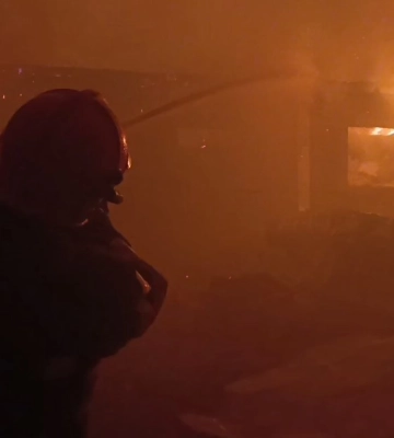 Під Сумами триває ліквідація масштабної пожежі, яку спричинив ворожий удар