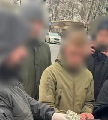1000 доларів за фіктивну повістку: на Одещині 24-річного працівника ТЦК викрили на хабарництві