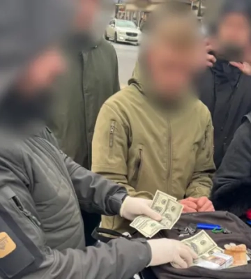 На Одещині поліцейські викрили працівника ТЦК, який продавав фіктивні повістки