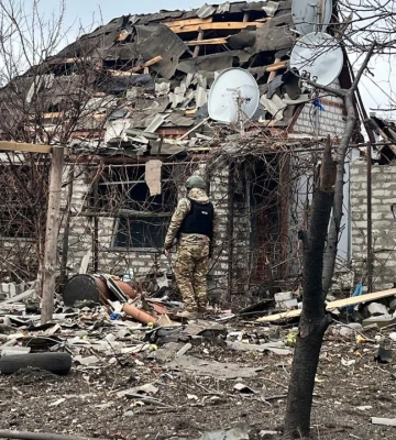 Российские захватчики из артиллерии ударили по Константиновке: поврежден дом