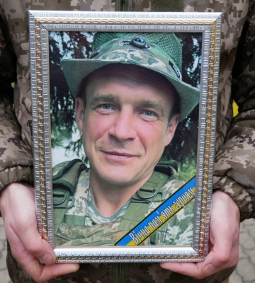 Роменська громада попрощалася із захисником України Віктором Кажановим