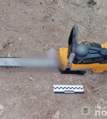 На Тячівщині троє чоловіків вбили приятеля по чарці, а тіло розчленували бензопилою та намагалися спалити (ФОТО)