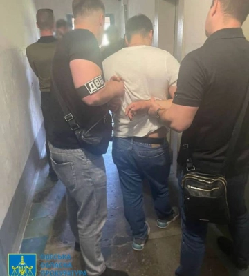 Одеський поліцейський, який хотів узяти гроші у матері загиблої дитини, відбувся штрафом