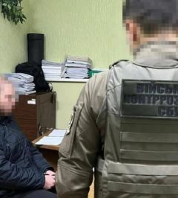 Двоє мешканців Полтавщини фотографували військову частину