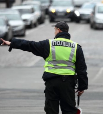 У Рівному оштрафували водія, який не зупинився під час хвилини мовчання