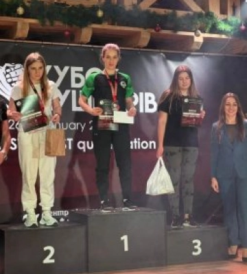 Закарпатка Богдана Лехман виборола два перших місця на всеукраїнському турнірі з армрестлінгу