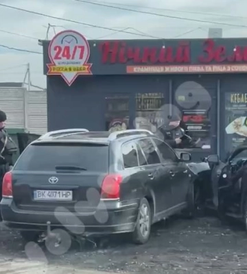 Зіткнулися три автівки: на об&#039;їзній біля Луцька трапилася ДТП