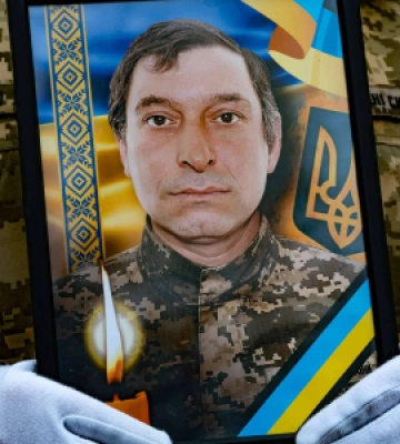 В Ужгороді сьогодні, 28 січня, попрощалися із 46-річним старшим солдатом Мекою Яшковичем