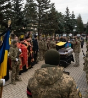 В Ужгороді попрощалися із загиблим військовим Мекою Яшковичем