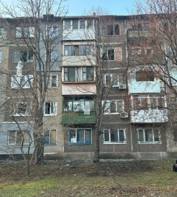 Армия РФ снова ударила по Константиновке: в городе повреждены многоэтажки, есть раненые