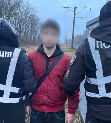 Зафільмував власний злочин. Поліція затримала палія релейної шафи на Київщині
