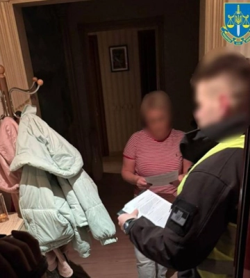 Лікарка Сумської МСЕК отримувала хабарі за оформлення інвалідності та не вказала в декларації квартиру в Італії