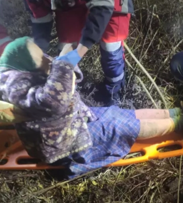 На Франківщині жінка впала в колодязь: рятувальники прийшли на допомогу