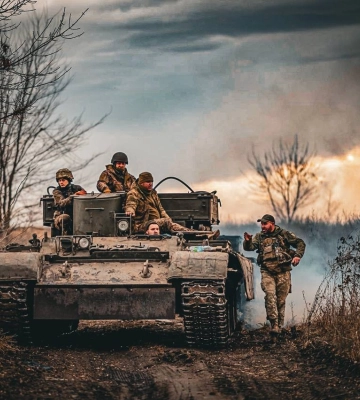 На Покровском направлении украинский экипаж танка Leopard уничтожил российскую колонну из пяти бронемашин