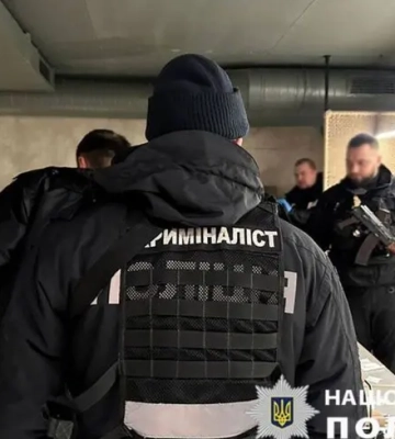 У центрі Києва чоловік почав стріляти в кафе, одну людину поранено — поліція