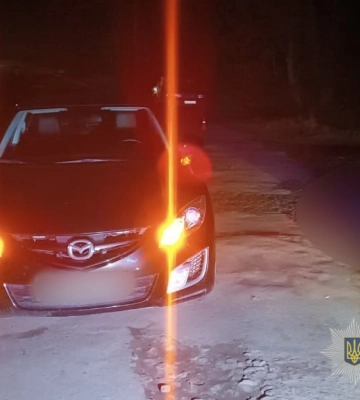 На Вінниччині легковик під кермуванням жінки переїхав людину, яка лежала на дорозі